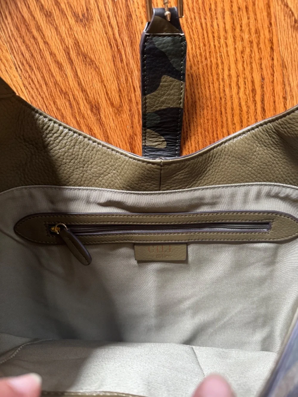 New, never used with no tags Camouflage leather hobo bag slouch bag G.I.L.I.